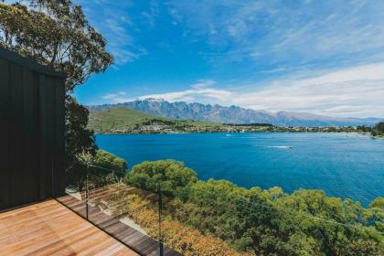 Lakehouse Joela - award winning luxury home - image 30