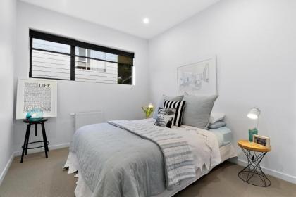 Modern Muse - image 27