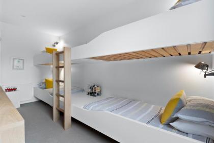 Modern Muse - image 28