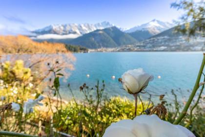 Lakeside Escape - image 27