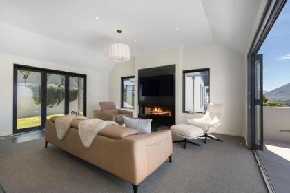 Queenstown Opulence - image 23
