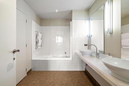 Vailmont Villa Central Queenstown - image 24