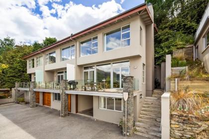 Vailmont Villa Central Queenstown - image 27