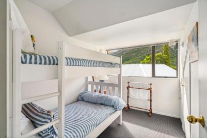 Albertines - Queenstown Holiday Home - image 21