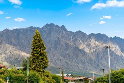 Albertines - Queenstown Holiday Home - image 24