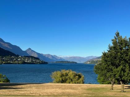 Albertines - Queenstown Holiday Home - image 26